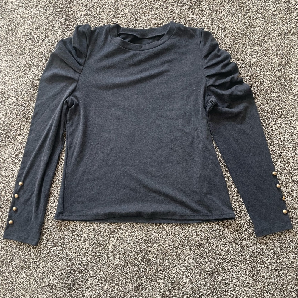 Women’s gray shirt